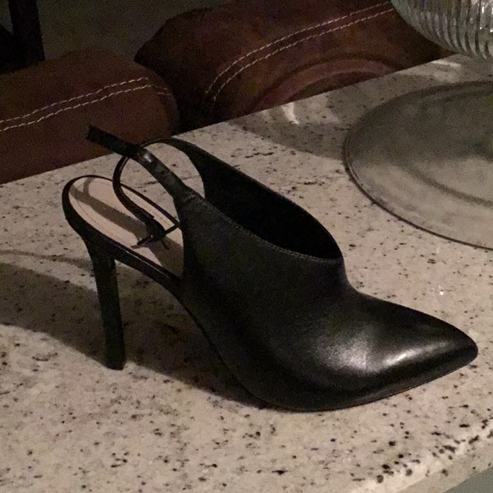 Pour La Victoire Black Pumps